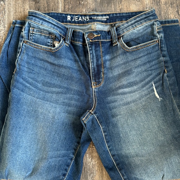 Crop Stretch Denim - Picture 3 of 5